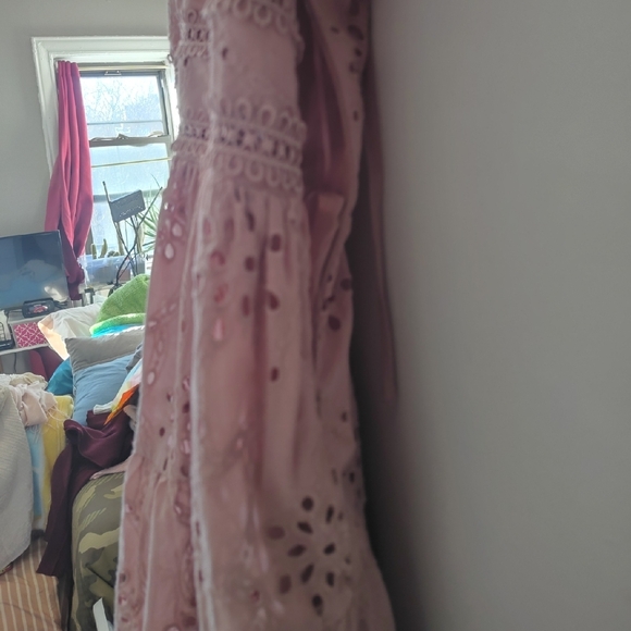 Pink Eyelet Puffed Sleeved Dress - Picture 3 of 4